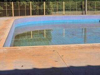 Piscina suja, escuridão e depredação afastam frequentadores de parque e ginásio Piscina suja, escuridão e depredação afastam frequentadores de parque e ginásio