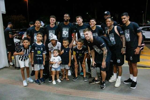 Operário desembarca sob festa após vaga histórica na Copa do Brasil