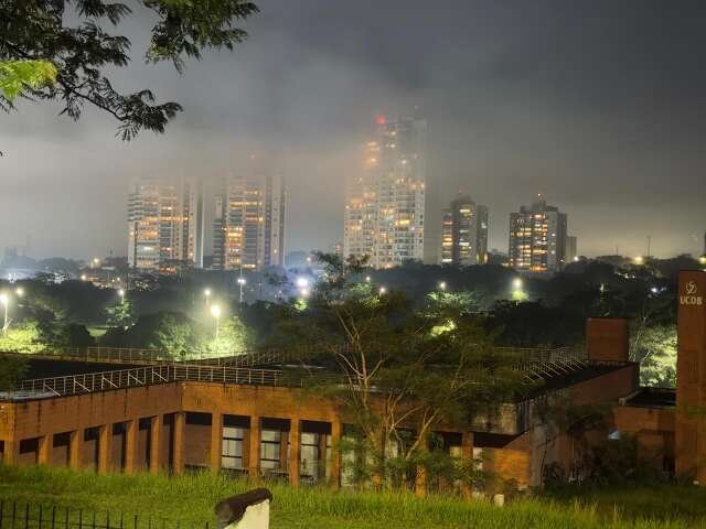 Depois da chuva, nevoeiro cobre algumas regiões de Campo Grande