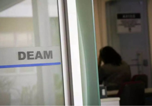 Vítima de violência doméstica simula ligação ao INSS para pedir socorro