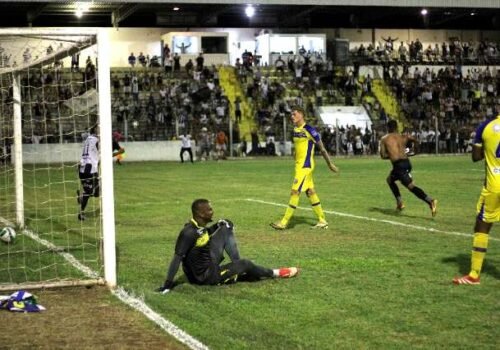 Corumbaense vence Dourados em casa e sobe para a quarta colocação