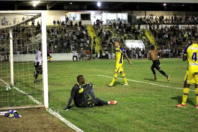 Corumbaense vence Dourados em casa e sobe para a quarta colocação