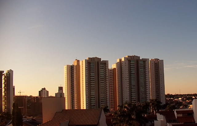 Segunda-feira será de calor e com chance de chuva isolada em MS