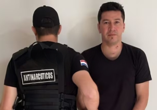 Ex-goleiro paraguaio se entrega e é preso por ligação com tráfico internacional