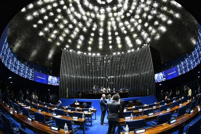 Penas mais rígidas para homicídios de policiais são aprovadas no Senado