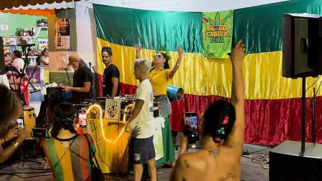 No aniversário de Bob Marley, Cabeça Feita leva reggae ao carnaval
