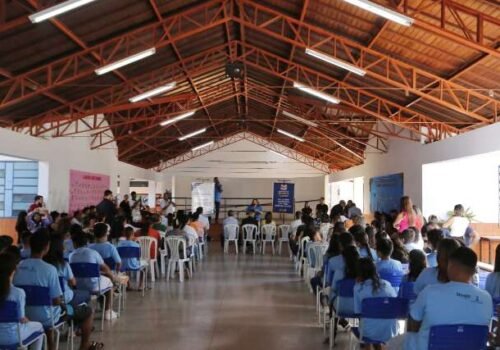 Furtos de fios deixam escola sem energia há mais de 1 mês no Jardim Noroeste