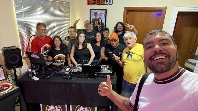 Sem limite de idade, aula coloca até vovôs para virar DJ em Campo Grande