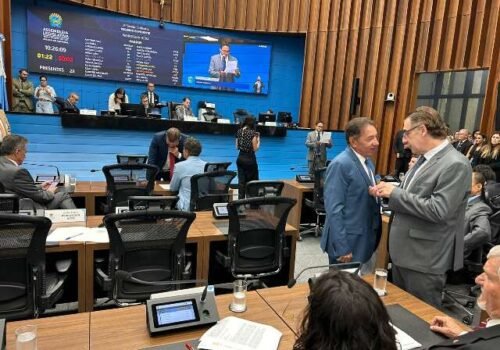 Vaga na CCJR vira alvo de disputa entre deputados do PT e PL na Assembleia