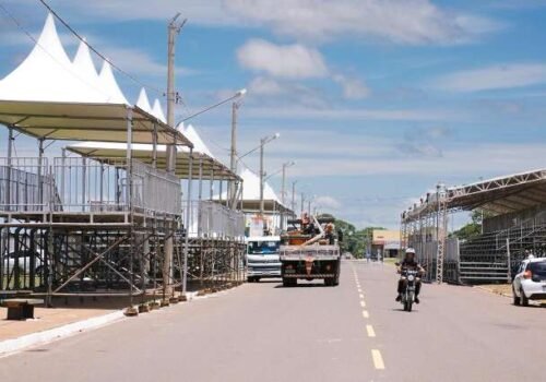 Desfile das escolas de samba espera levar 20 mil pessoas à Praça do Papa
