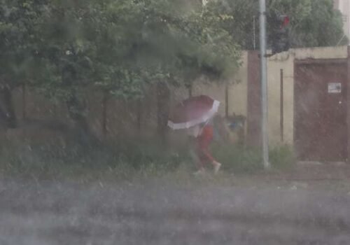 Após 15 milímetros na madrugada, chuva volta forte à Capital pela manhã