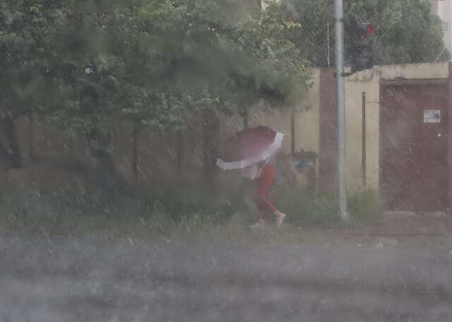 Após 15 milímetros na madrugada, chuva volta forte à Capital pela manhã