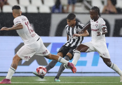 John Kennedy marca e Fluminense vence o Botafogo no Nilton Santos