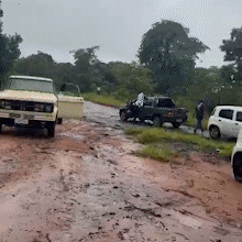 Moradores contratam patrola após chuvas destruírem ruas no Jardim Atlântico