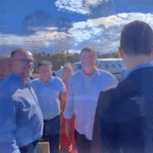 Com entrega de obras, Riedel cumpre agenda no aniversário de Água Clara