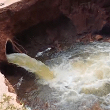 Após fortes chuvas, cratera em estrada impede acesso a chácaras em Terenos