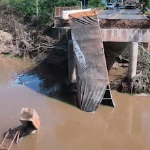 Ponte cai semanas após ser engolida por rio no interior de MS
