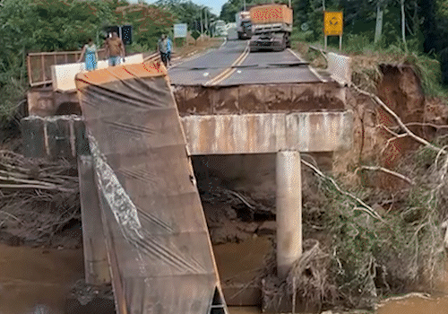 Ponte que cedeu por excesso de peso suspende transporte escolar