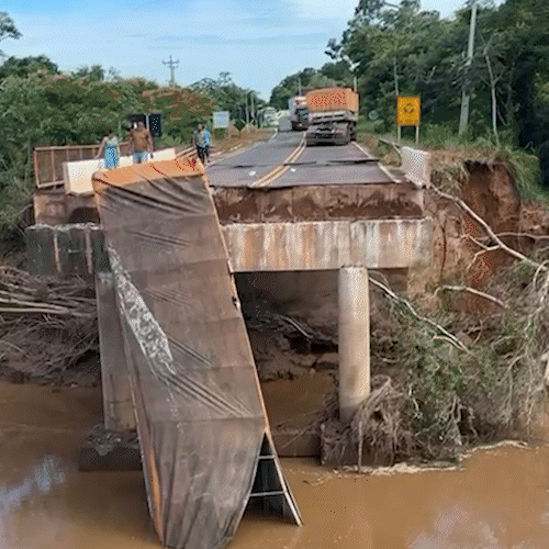 Ponte que cedeu por excesso de peso suspende transporte escolar