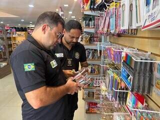 Operação encontra mais de 2 mil materiais escolares irregulares em Campo Grande