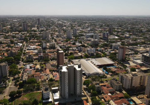 Frentista resgata menino de 6 anos que perambulava sozinho em avenida
