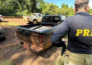 Ao desviar de caminhonete, veículo com motorhome bate em guard-rail de rodovia