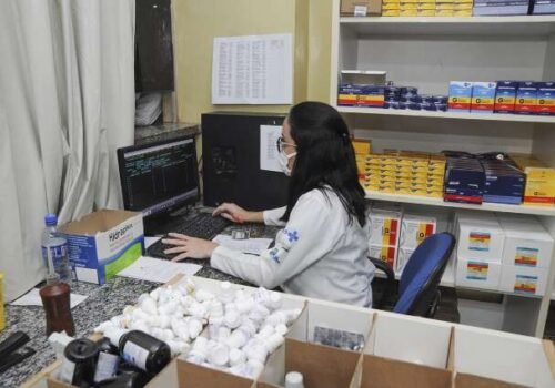 MP apura se administrativos estão entregando medicamentos em farmácias de postos