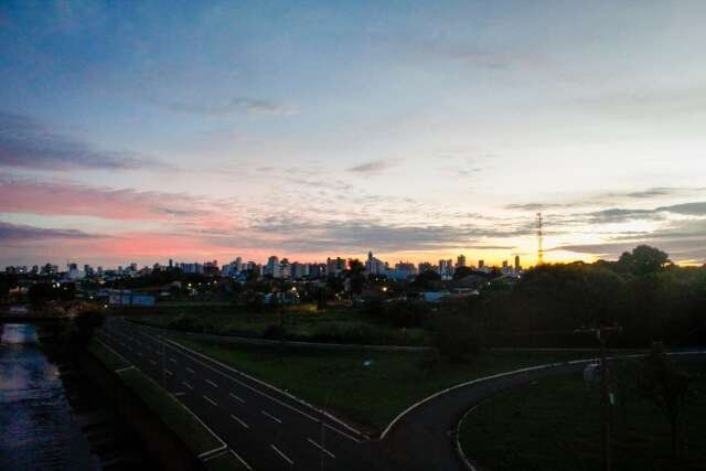 Verão começa a se despedir com chance de chuva e calor de 32°C