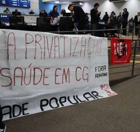 Servidores lotam Câmara contra privatização de unidades de saúde na Capital