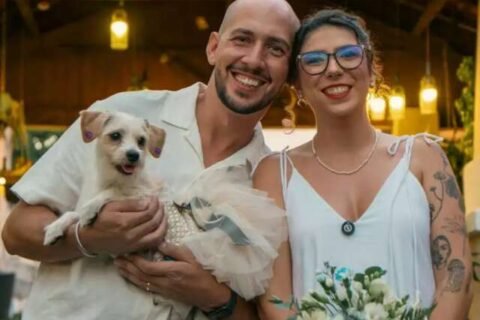 Penélope e Renan casaram no bar do 1° encontro e a cadela foi a dama
