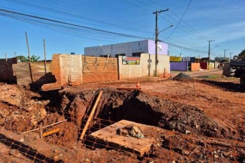 Tráfego é liberado na Rua da Divisão após interdição para obra de drenagem