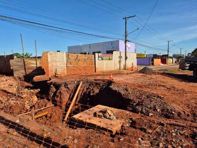 Tráfego é liberado na Rua da Divisão após interdição para obra de drenagem