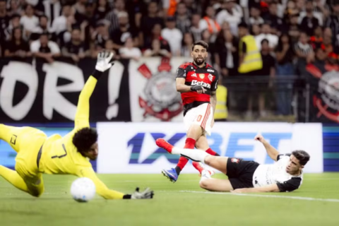 Flamengo arranca empate contra Corinthians e mantém invencibilidade