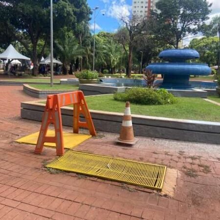 Praça Ary Coelho passa por manutenção e terá bebedouro para pets