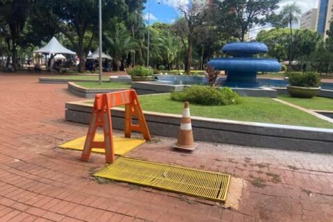 Praça Ary Coelho passa por manutenção e terá bebedouro para pets