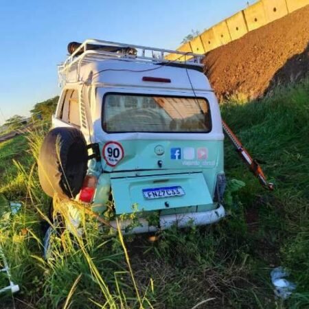 Casal morre em colisão entre Kombi e carreta na rodovia BR-163