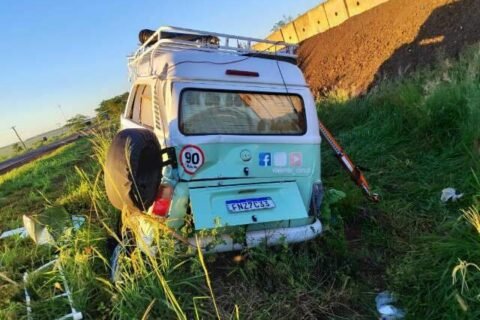Casal morre em colisão entre Kombi e carreta na rodovia BR-163