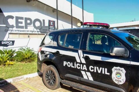 Taxista é rendido com faca e tem carro roubado durante corrida