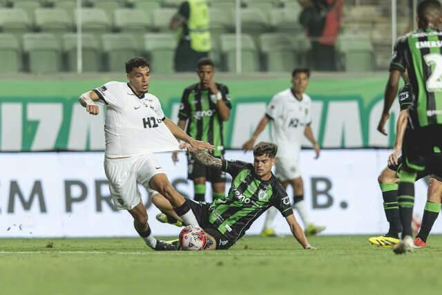 Everson decide nos pênaltis e leva Atlético à final mineira