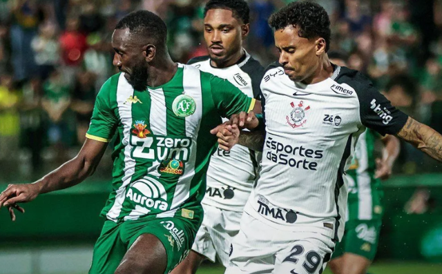 Chapecoense e Corinthians empatam sem gols na Arena Condá