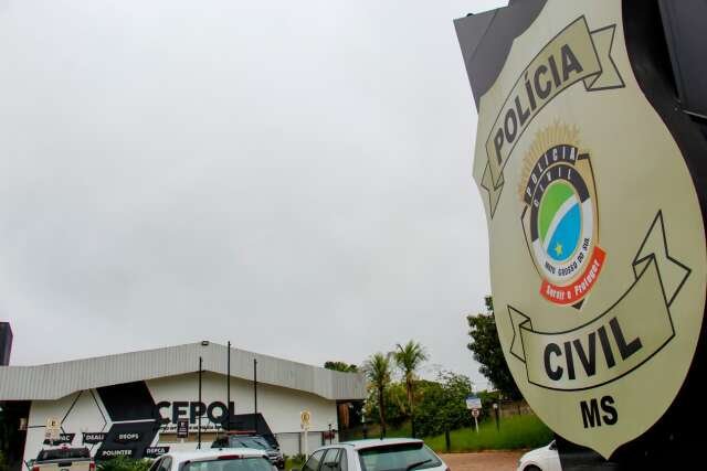 Casal é preso com arma de fogo em estacionamento de mercado