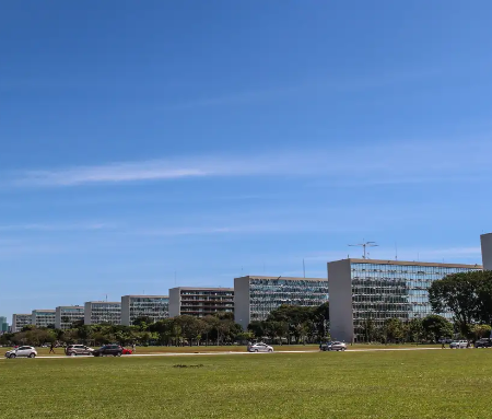 União corta R$ 1,6 bi, mas mantém saúde, educação e PAC no orçamento