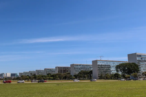 União corta R$ 1,6 bi, mas mantém saúde, educação e PAC no orçamento