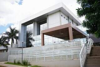 Da Capital, médico treinado aplica polilaminina em vítima de bala perdida Da Capital, médico treinado aplica polilaminina em vítima de bala perdida