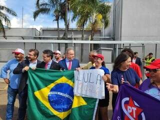 Antes de agenda oficial, Lula deve tratar de articulação política com petistas