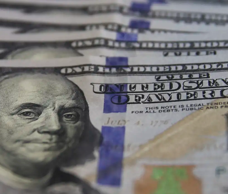 Guerra no Oriente Médio leva dólar a R$ 5,26 e derruba bolsa