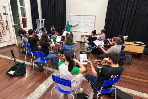 Aulas gratuitas de saxofone e teclado estão com inscrições abertas