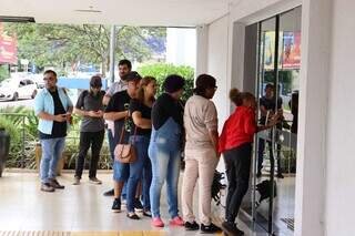 Servidores lotam Câmara contra privatização de unidades de saúde na Capital