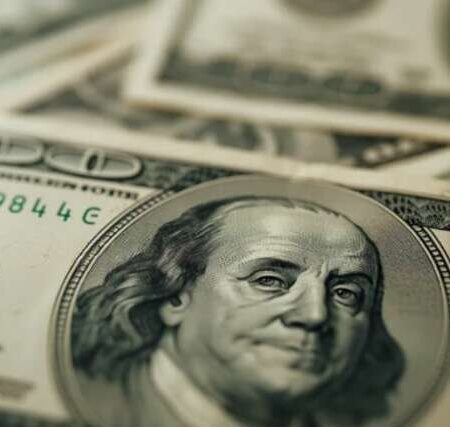 Dólar sobe a R$ 5,31 e atinge maior valor em dois meses com tensão global
