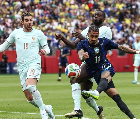 Raphinha e Wesley são cortados após lesão em amistoso nos EUA